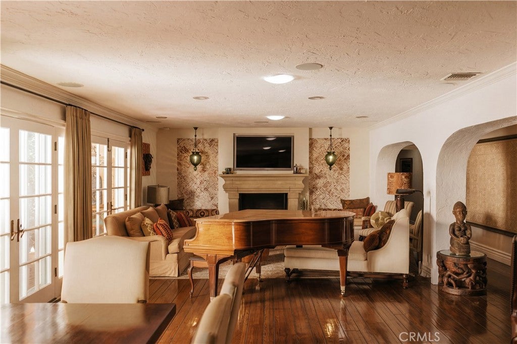 1138 Coldwater Canyon Drive