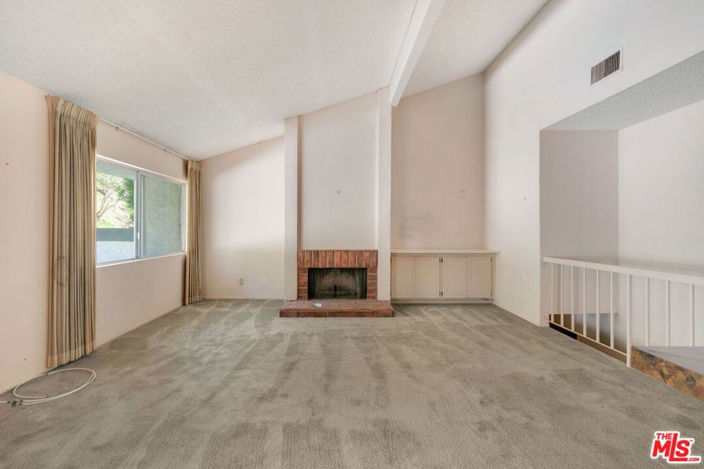 17105 Palisades Circle