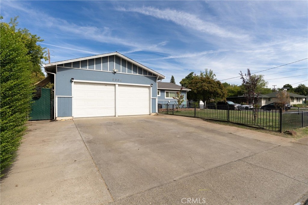 2220 Mariposa Avenue