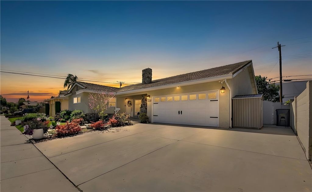 Photo of 16381 Rhone Ln, Huntington Beach, CA 92647 (MLS # IV26055827)