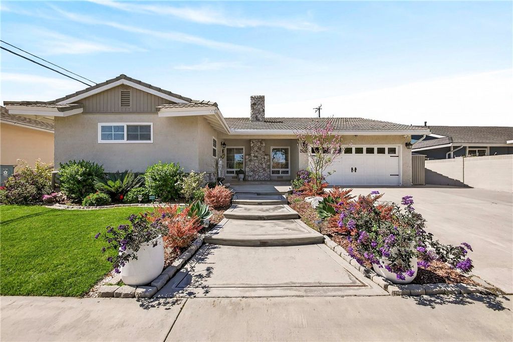 Photo of 16381 Rhone Ln, Huntington Beach, CA 92647 (MLS # IV26055827)