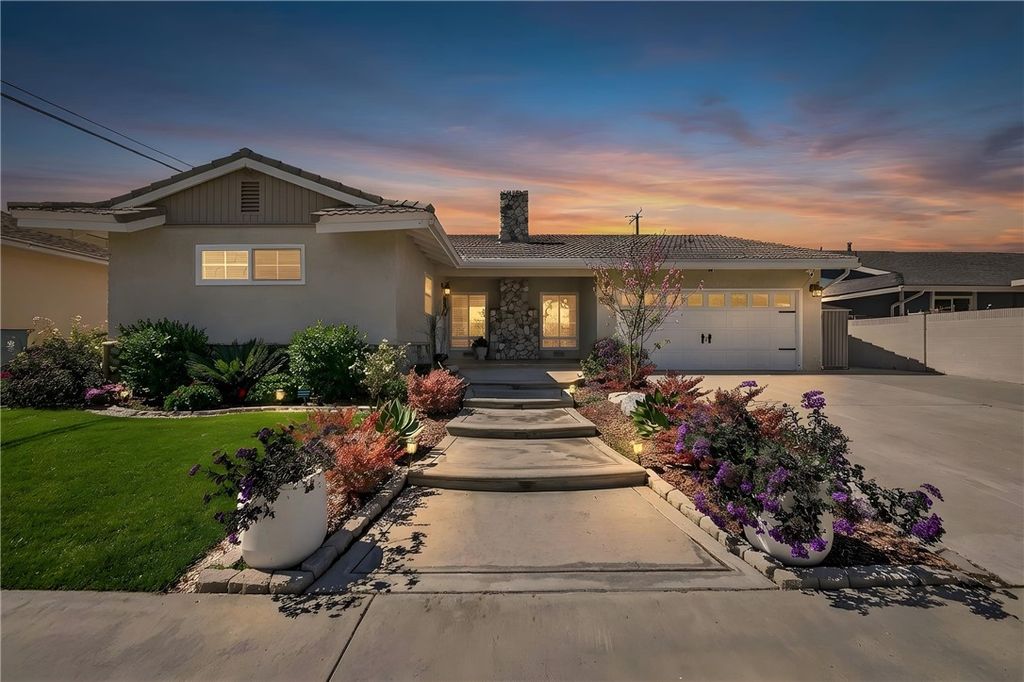 Photo of 16381 Rhone Ln, Huntington Beach, CA 92647 (MLS # IV26055827)