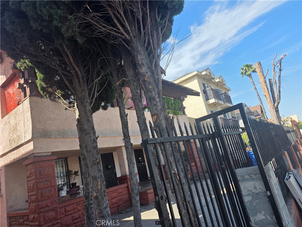 This is a great investment property for your client....... 4 ample units, one bedroom one bathroom each, centrally located in the city of Los Angeles, Near shopping, market, bus stop, freeway and much more. All units are currently occupied. Property sold "AS IS" In its present condition. This is an amazing opportunity for those investors who are looking to convert your investment into something bigger. The property has enough space to park approximately 7+ cars.
Drive by only, Once you submit your offer we will arrange for an interior inspection. When submitting your offer please include, Pre-approval letter, fico score page, proof of funds. PLEASE DO NOT DISTURB TENANTS........
Send your complete offers and will make arrangements for showing.................