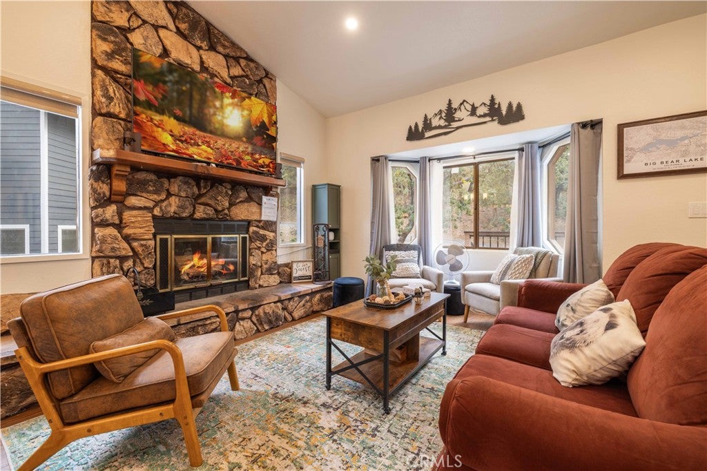 820 Villa Grove