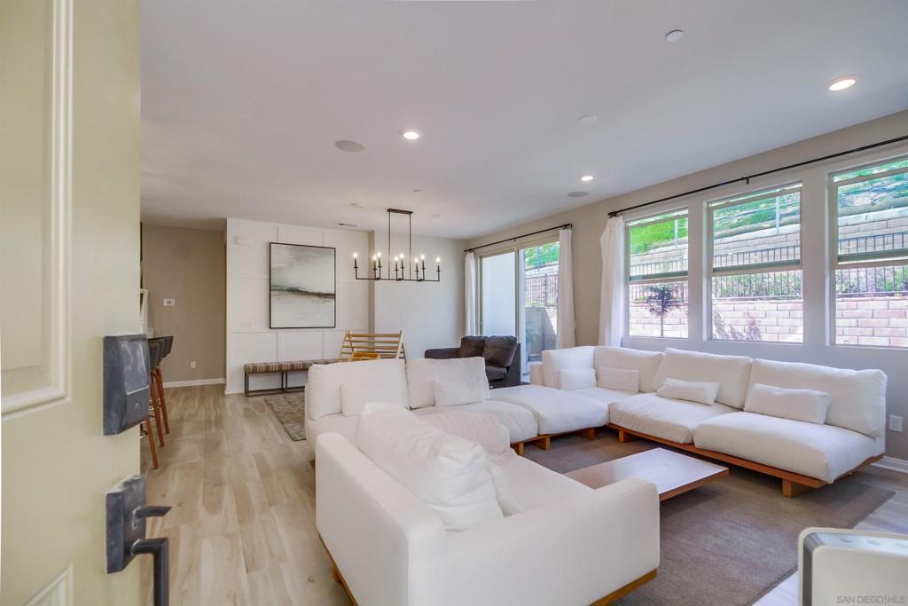 Please kindly contact the listing agent to see this beautiful home. Thank you!