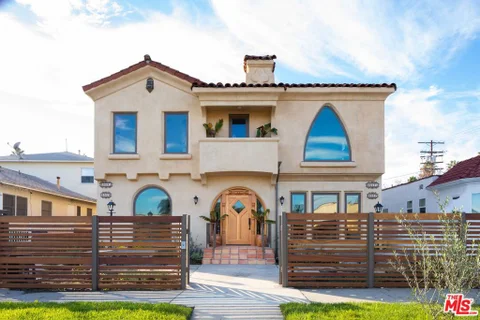 MLS: 26998685