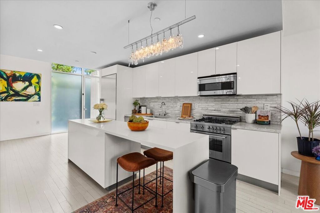 Photo of 7917 Willoughby Avenue #2, Los Angeles, CA 90046 (MLS # 26636027)