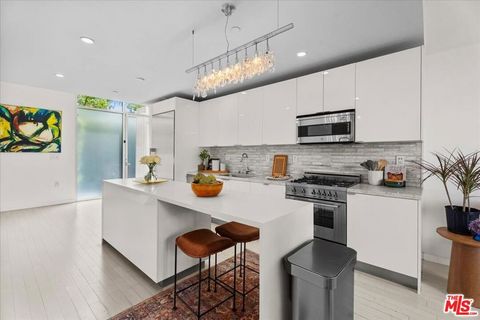 Photo of 7917 Willoughby Avenue #2, Los Angeles, CA 90046 (MLS # 26636027)