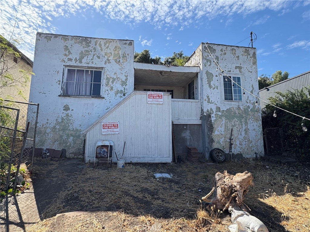 Don't miss this incredible opportunity to transform a diamond in the rough into a sparkling gem. Located in a Highly sought after area near University Hills of Cal State University Los Angeles, this probate property is brimming with potential for the savvy investor.
This Spacious home features two bedrooms, one bathroom, a large living room, and a formal dining room, perfect for entertaining. The spacious kitchen includes a charming kitchen nook ideal for casual meals.
Situated on a gradual slope, the backyard offers ample room for creating your special outdoor gathering space or expanding the existing footprint. With the right vision and a strategic plan, this property is poised for significant appreciation.