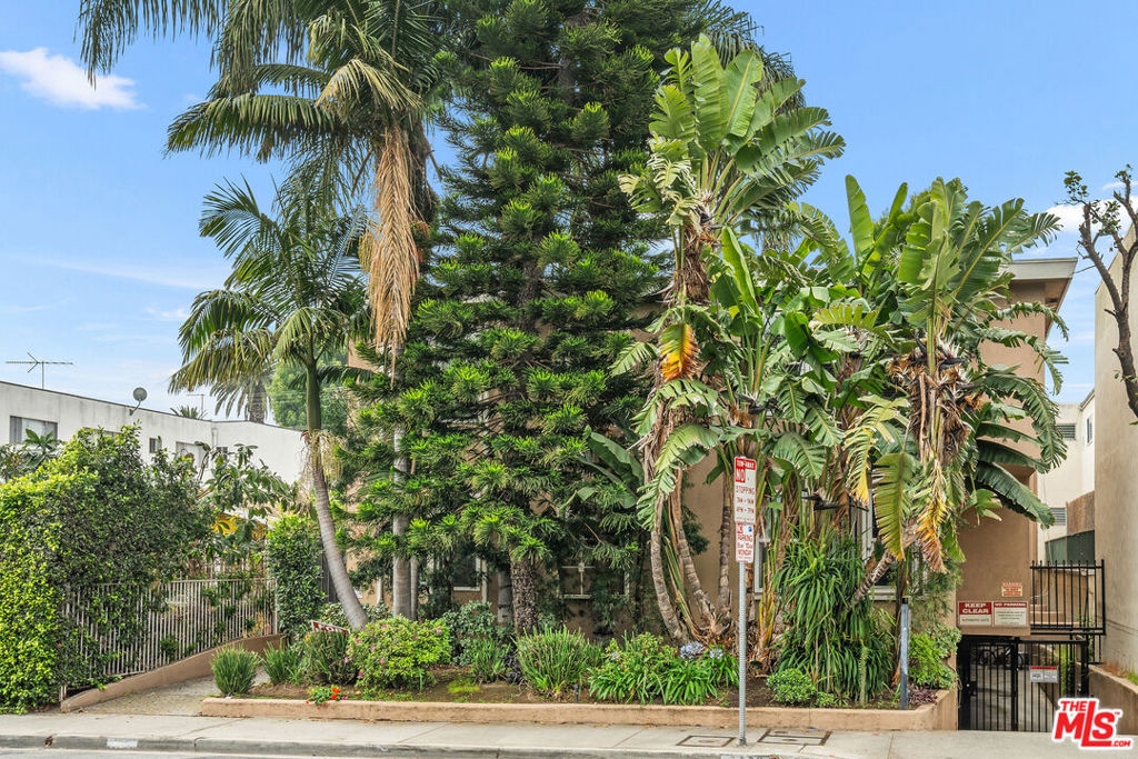 7550 Fountain Avenue