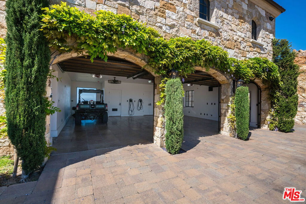 340 N Kanan Dume Road