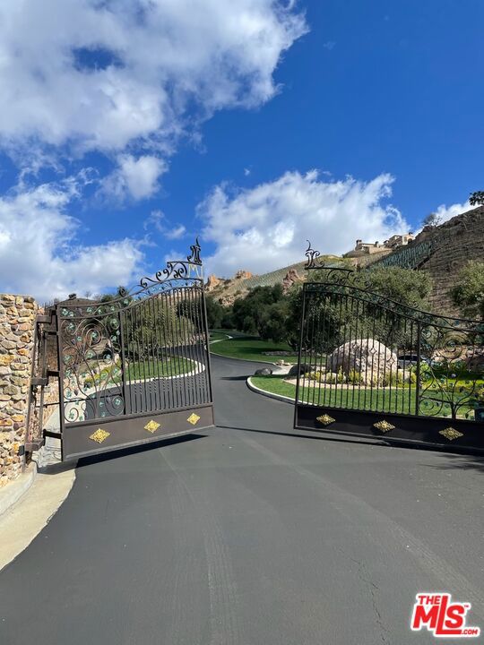 340 N Kanan Dume Road