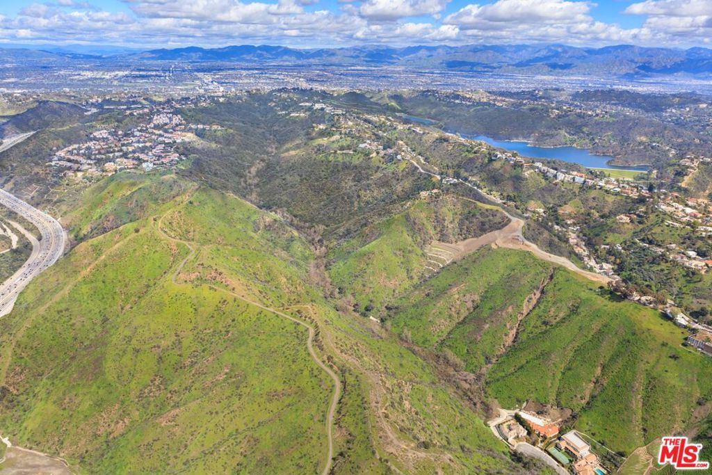Photo of 1 Senderos Canyon, Bel Air, CA 90077 (MLS # 22136367)