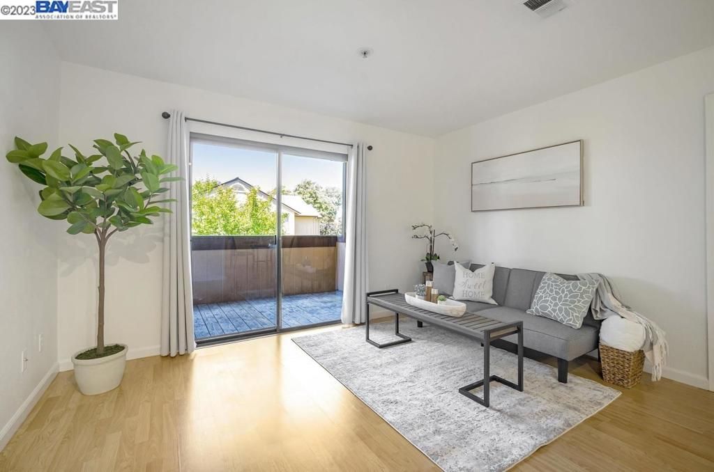 listing image 130723817328649326327