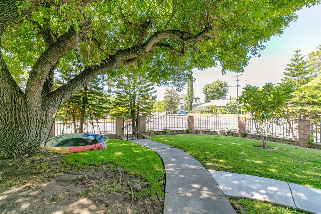 Properties 1 6602 Charlesworth Avenue