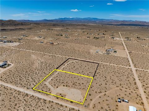 Photo of 424 Ducor Avenue, Landers, CA 92285 (MLS # JT26068375)