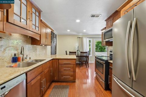 Photo of 825 Oak Grove Rd RD #40, Concord, CA 94518 (MLS # 41134473)