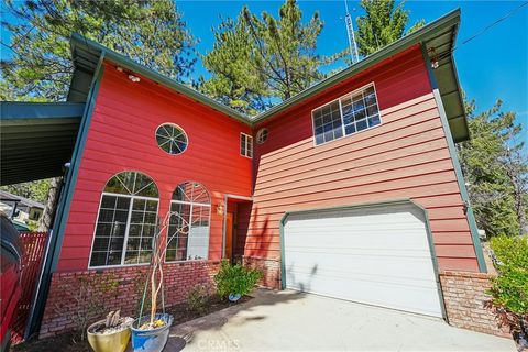 Photo of 2692 Valhalla Dr, Running Springs, CA 92382 (MLS # CV26047632)