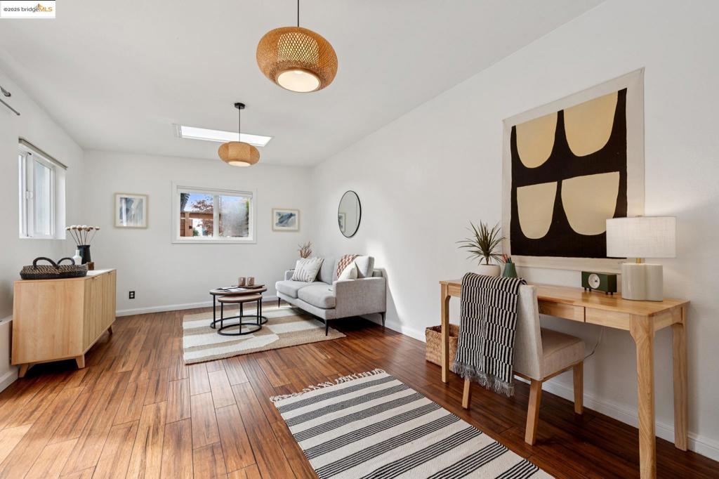 POETS CORNER - Residential