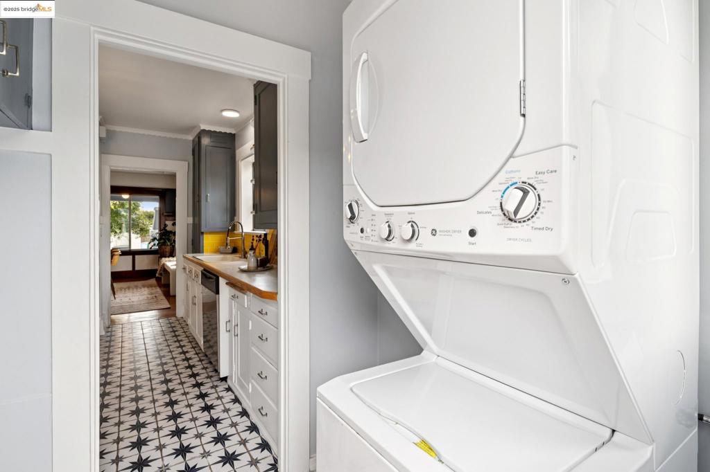 POETS CORNER - Residential