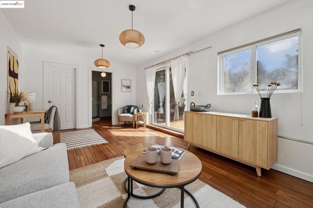 POETS CORNER - Residential