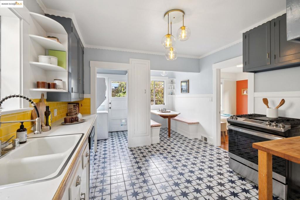 POETS CORNER - Residential