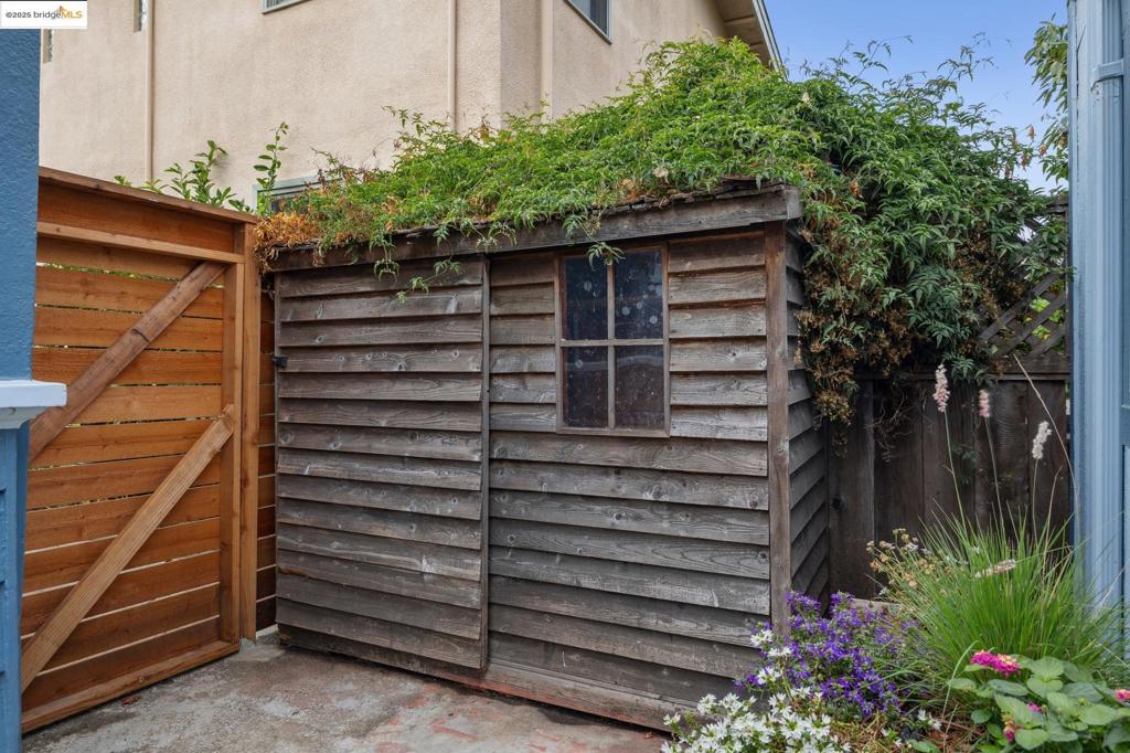 POETS CORNER - Residential