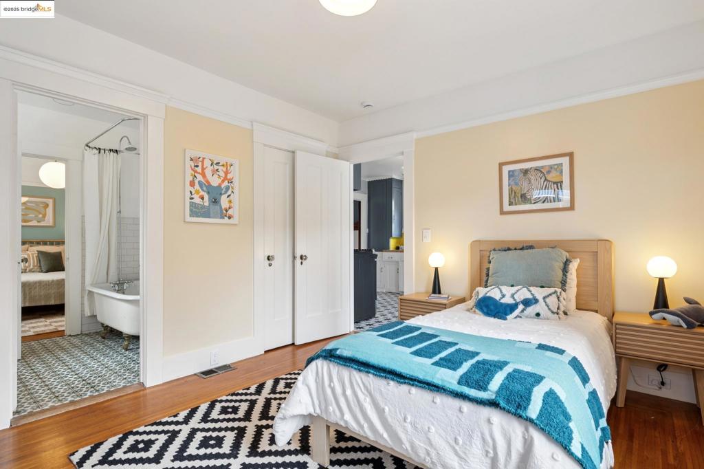 POETS CORNER - Residential