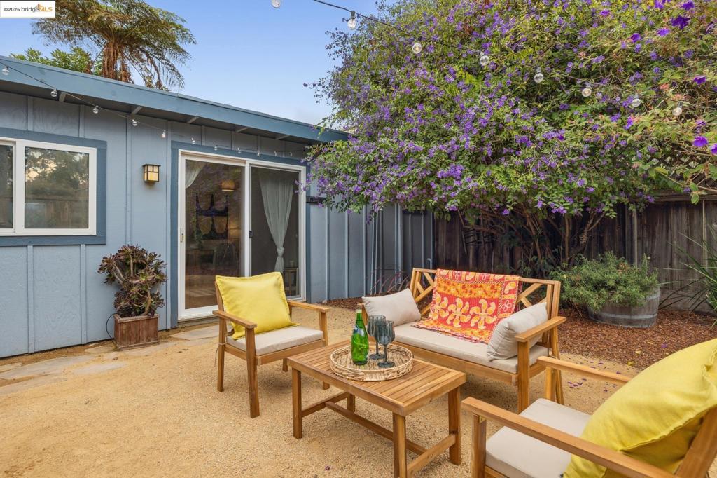 POETS CORNER - Residential