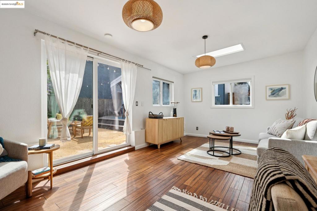 POETS CORNER - Residential