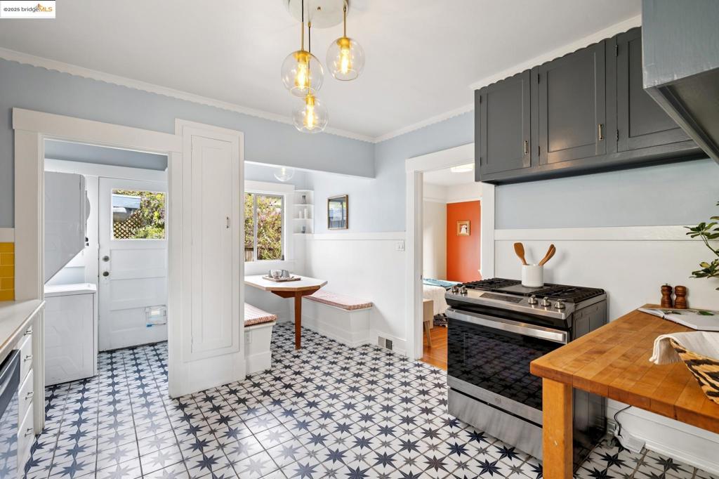 POETS CORNER - Residential