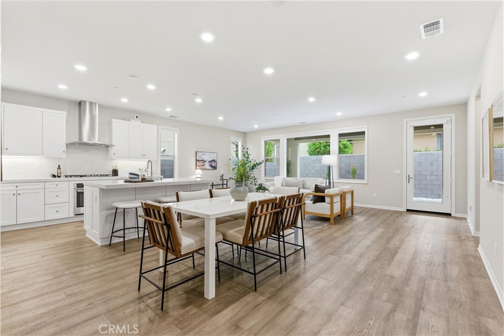 28 Ocaso Street