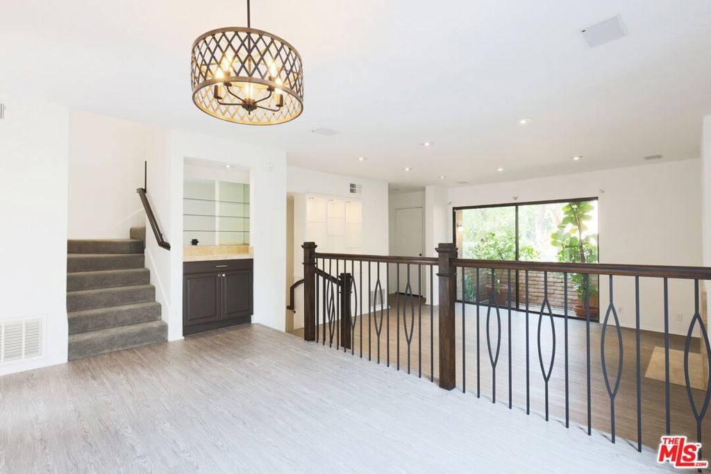 21821 Burbank Boulevard 151, Los Angeles CA 91367