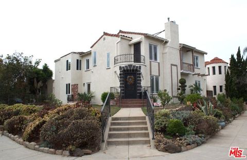 Photo of 1303 S Tremaine Avenue #1305, Los Angeles, CA 90019 (MLS # 25604835)