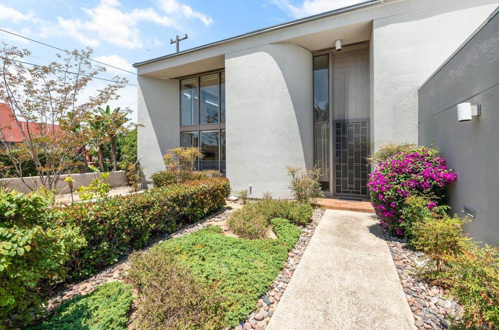 3112 Mountain View Drive N