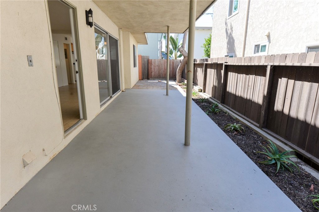 207 W Mariposa A