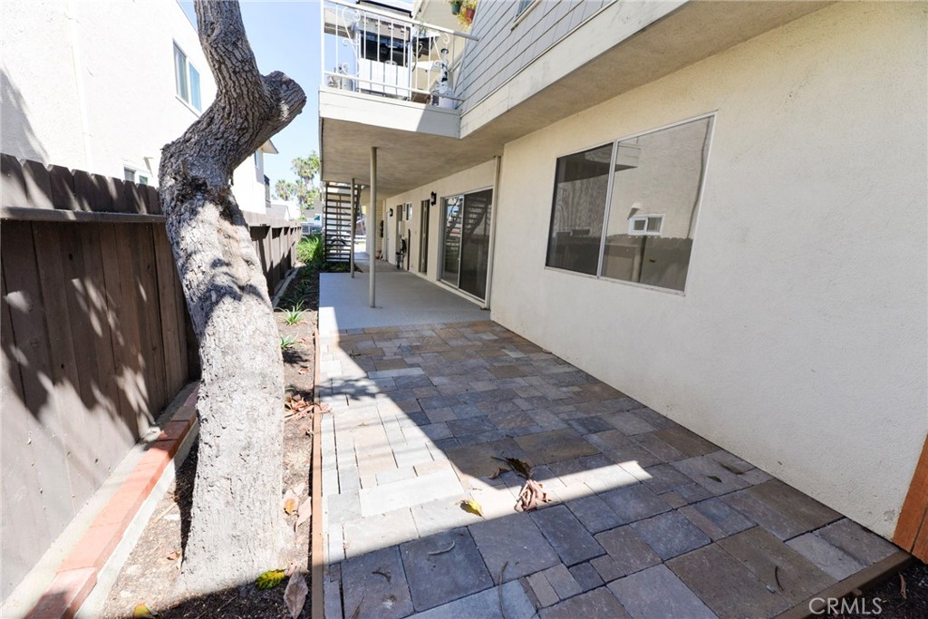 207 W Mariposa A