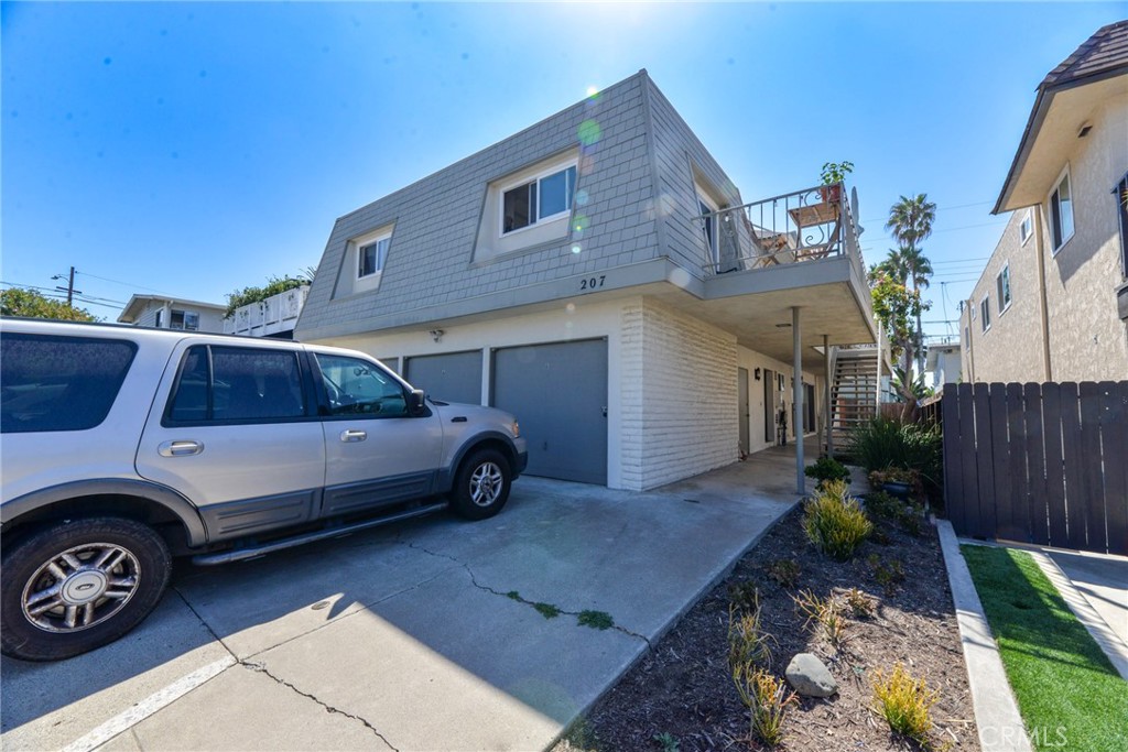 Welcome to your new home in the heart of San Clemente! This very large and spacious first-floor one-bedroom apartment offers an abundance of storage space plus a one-car garage, perfect for those who value organization and neatness. The apartment features a full bathroom with tub, a gas oven for cooking, and the added convenience of a community shared laundry. The highlight of this apartment is its spacious private patio, a perfect spot for enjoying the beautiful weather. Plus, the location is unbeatable, with the beach just a short walk away. Experience the best of San Clemente living in this fantastic apartment!