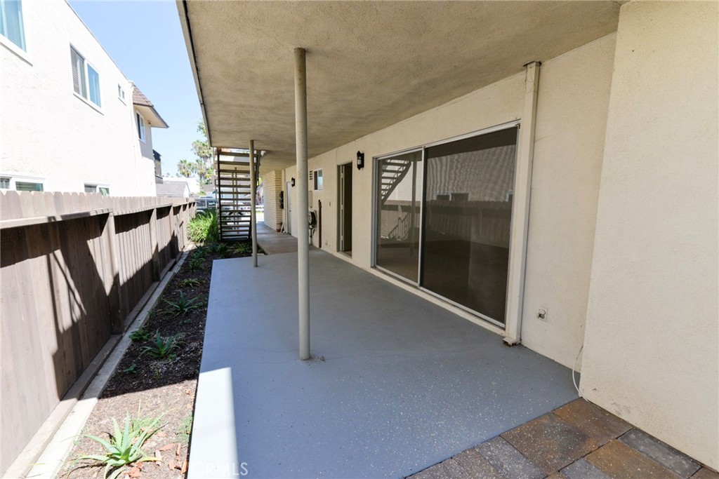 207 W Mariposa A
