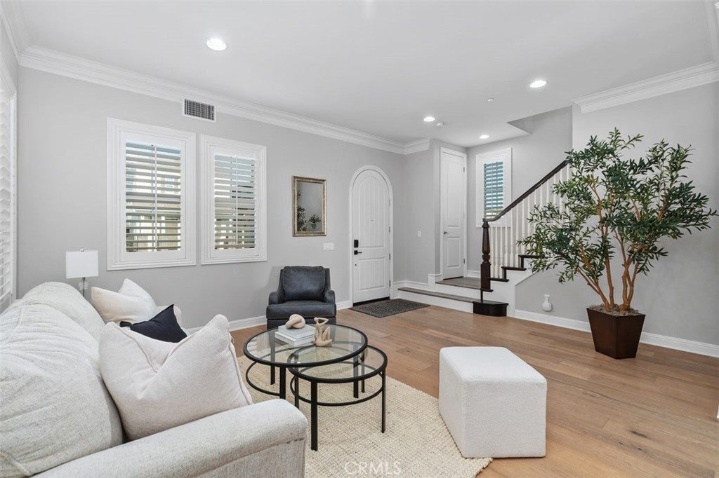 3933 Diamond Hill