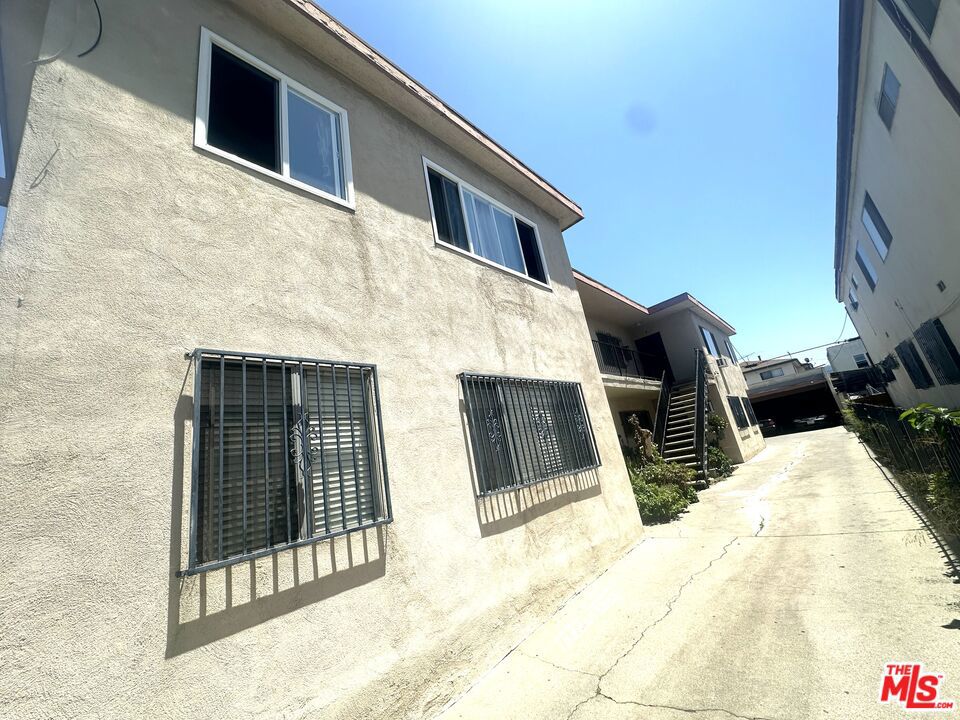 1138 Fedora Street