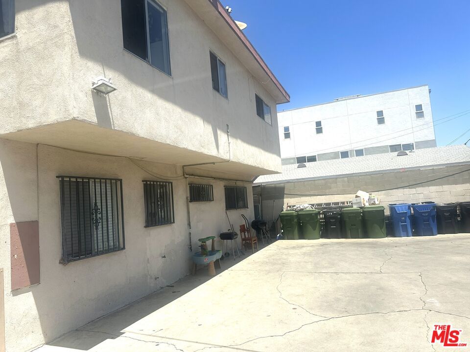1138 Fedora Street