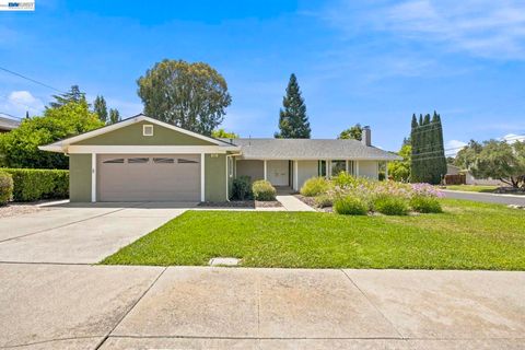 Photo of 1082 Springfield Dr. DR, Walnut Creek, CA 94598 (MLS # 41140589)