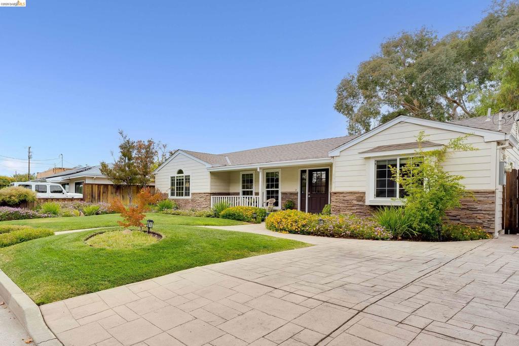 1894 Granada Dr