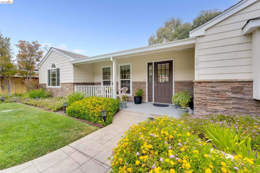 1894 Granada Dr