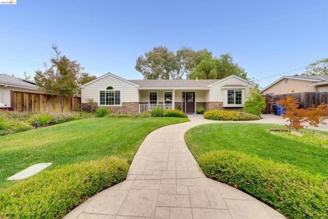 Photo of 1894 Granada Dr, Concord, CA 94519 (MLS # 41142948)
