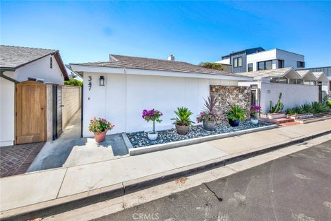 Photo of 347 Walnut ST, Newport Beach, CA 92663 (MLS # NP26153582)