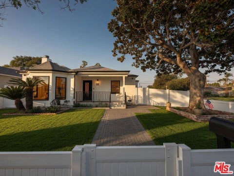Photo of 1901 S Point View Street, Los Angeles, CA 90034 (MLS # 26103019)