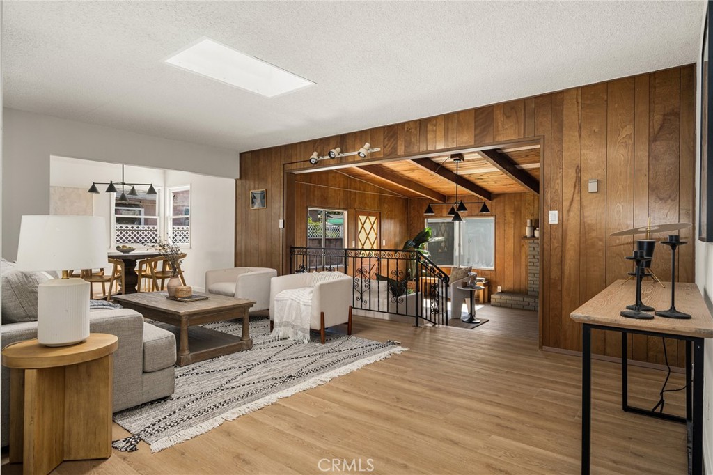 6102 Charlwood Street