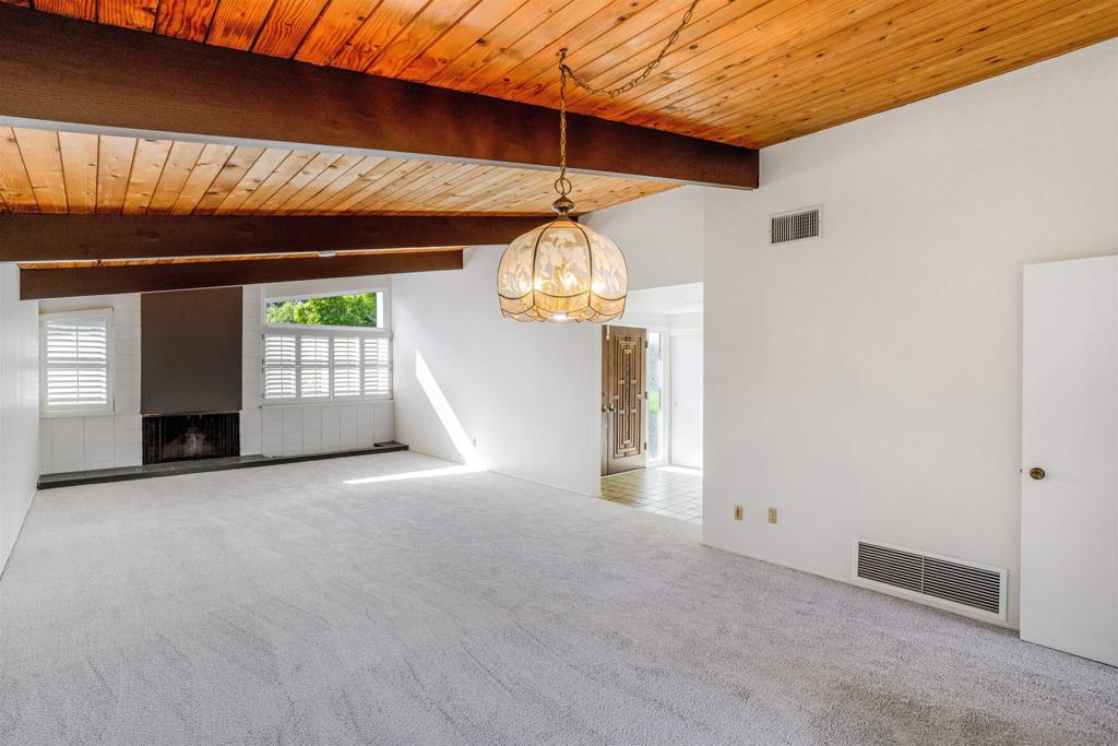 8575 N La Jolla Scenic Drive